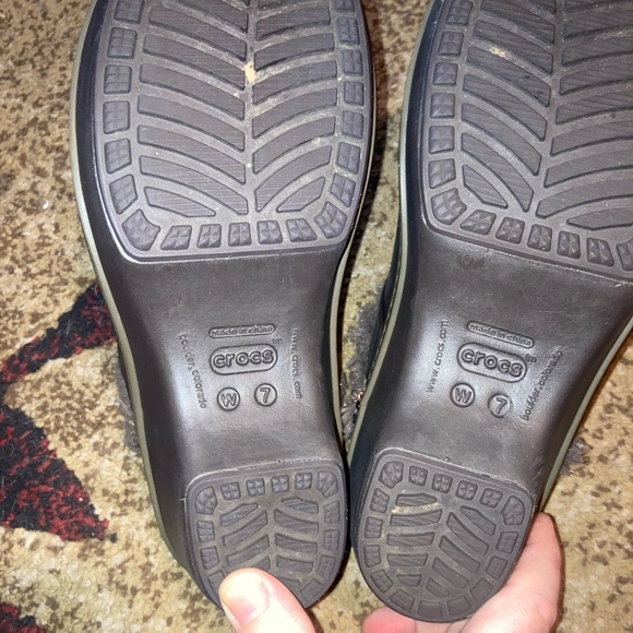 Brown Leather Crocs Clogs Faux Fur Lined Size 7 - Picture 6 of 8